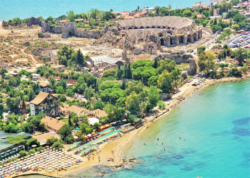 Leda Beach Hotel - Image 1