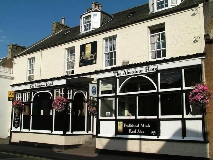 Aberdour Hotel, Stables Rooms & Beer Garden - Image 1