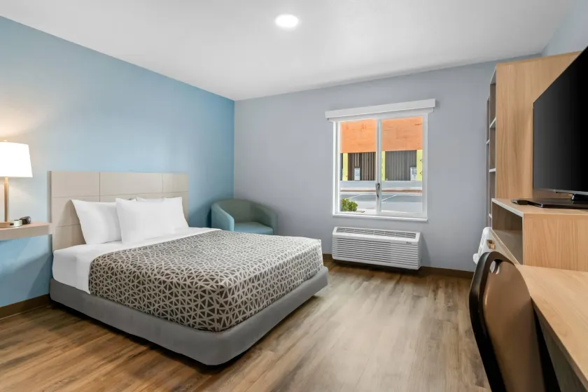 WoodSpring Suites Rogers Bentonville - Image 1
