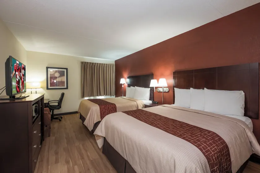 Red Roof Inn & Suites Cincinnati North-Mason - Image 1