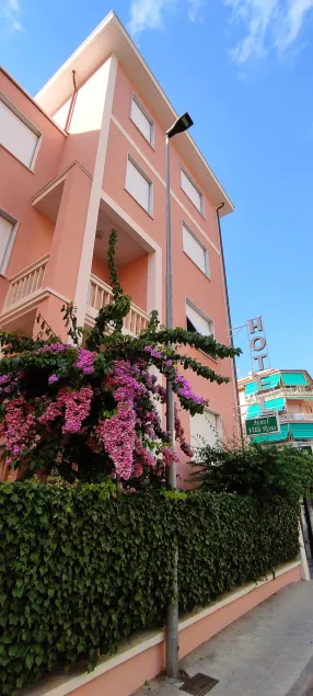 Hotel Villa Rosa - Image 1