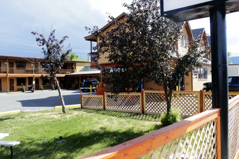 Country Motor Inn - Image 1