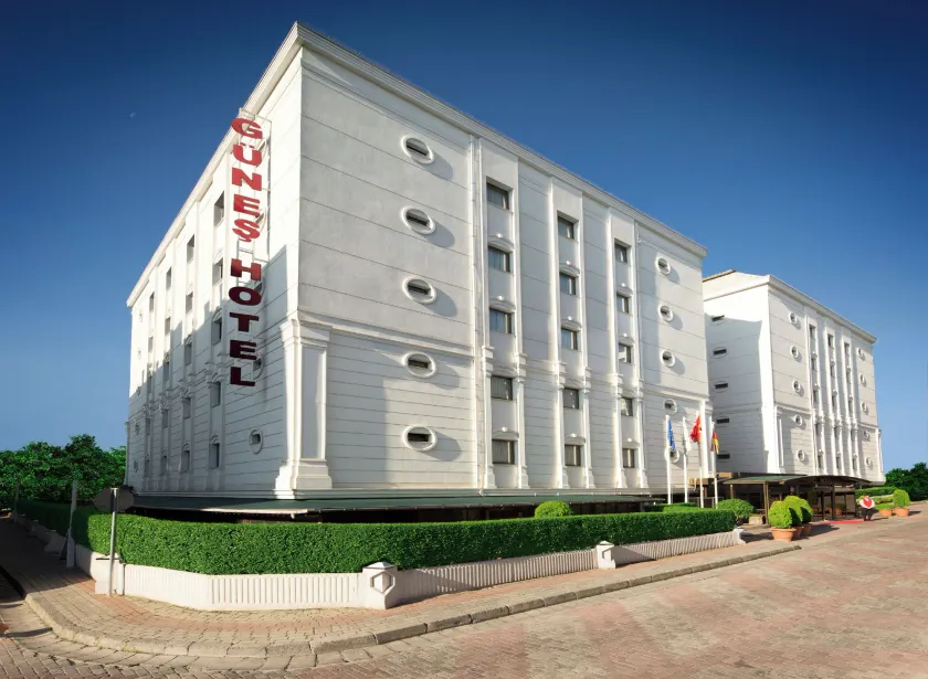 Güneş Hotel Merter - Image 1