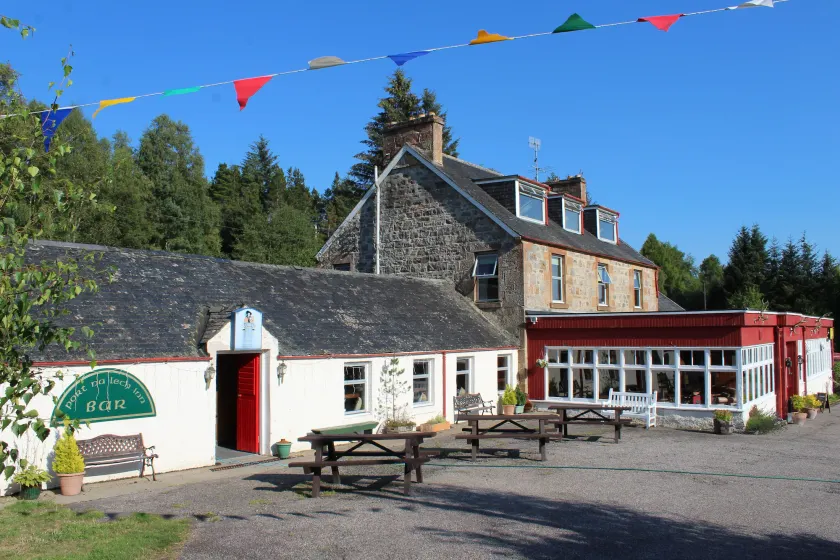 Invershin Hotel Bunkhouse & Bar - Image 1