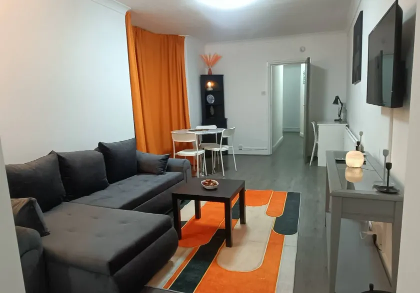 Modern Stylish Retreat 15 Mins to Central London - Image 1