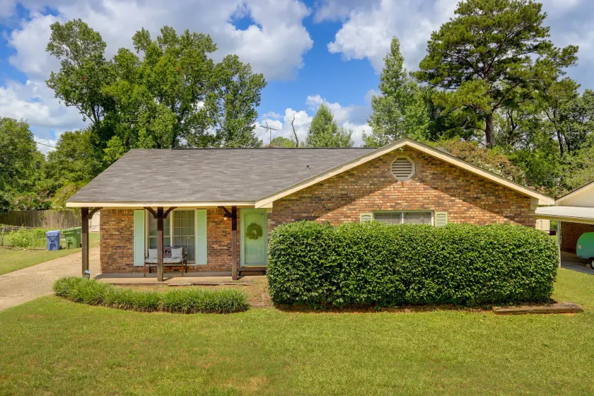 Charming Columbus Home w/ Yard - 10 Mi to Dtwn! - Image 1