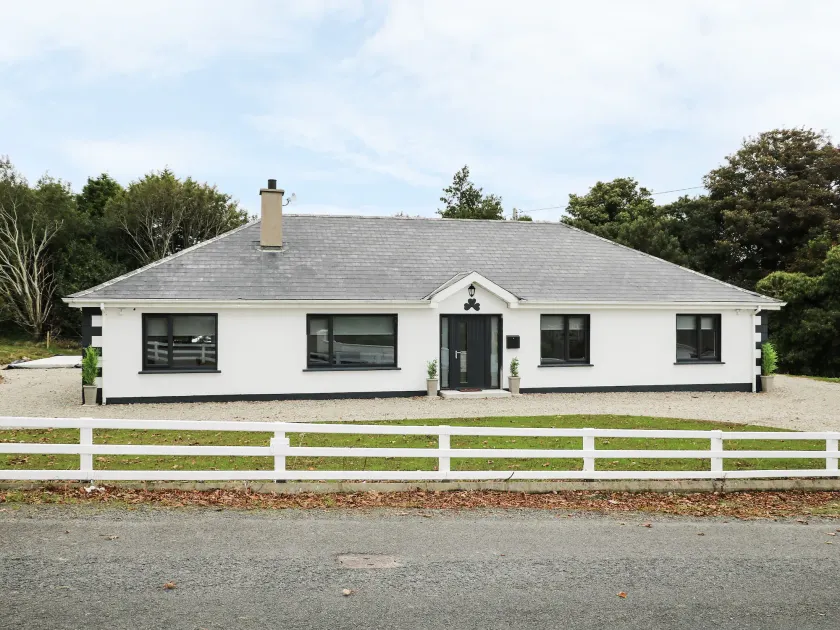 Gatehouse - Image 1