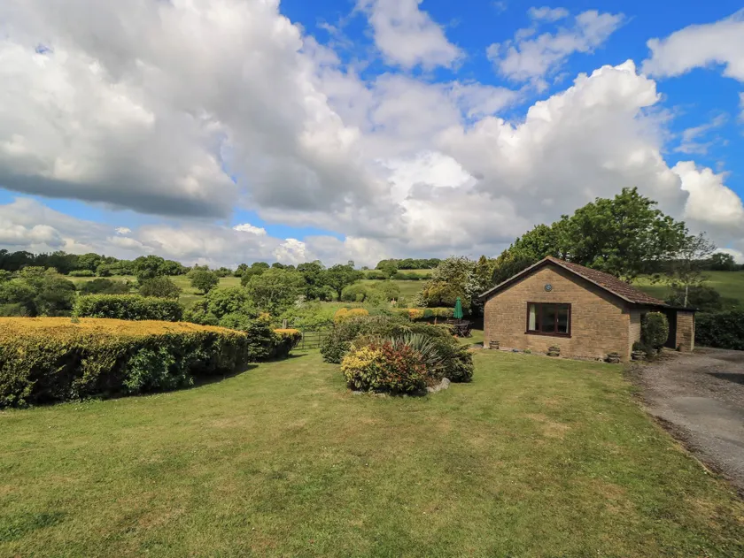 Ryecross Farm Cottage - Image 1