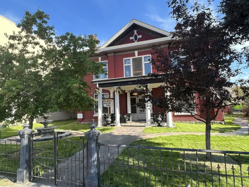Hickory House Inn - Image 1