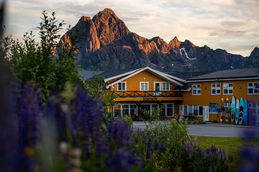 Lofoten turist- og rorbusenter - Image 1