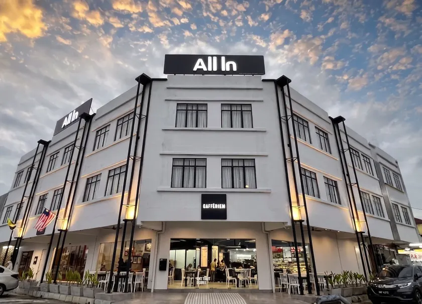 ALL IN HOTEL - Image 1