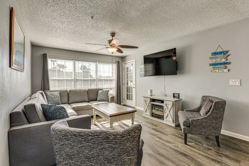 Explore Boardwalk Thrills! Central Destin Condo - Image 1