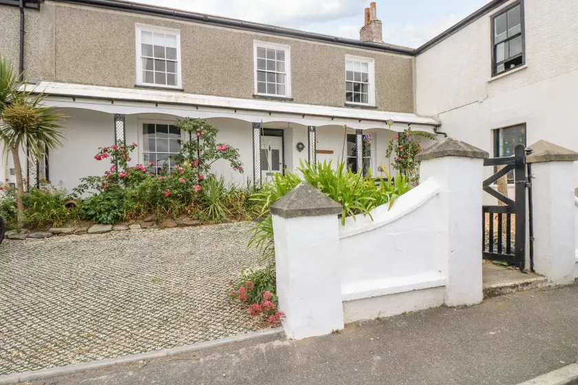1 Dormer Villas - Image 1