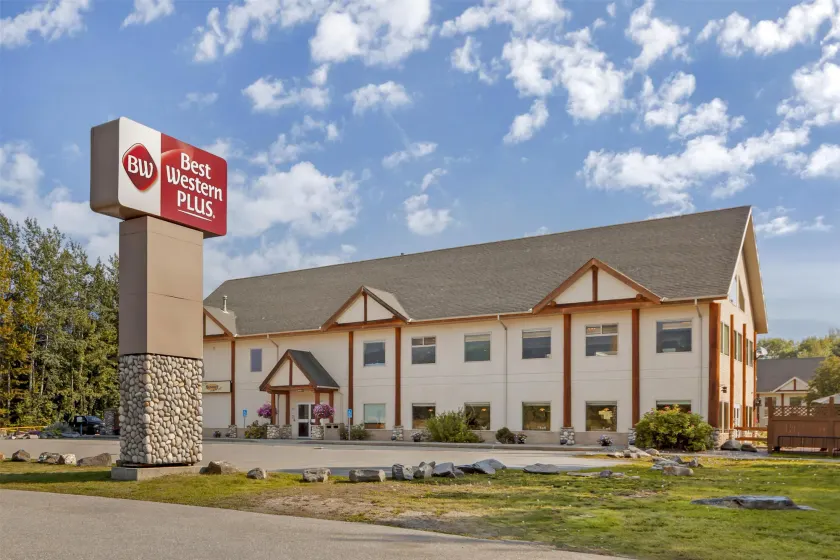 Best Western Plus Valemount Inn & Suites - Image 1