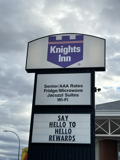 Knights Inn Lethbridge - Image 1