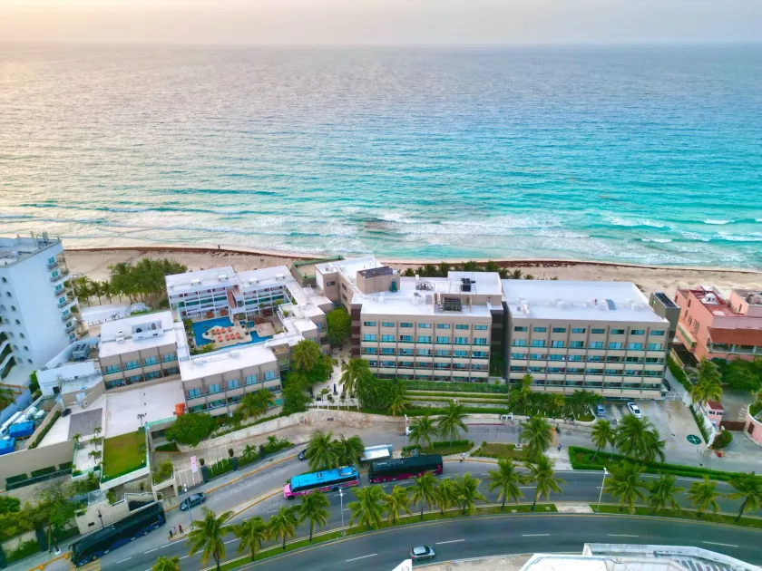 Flamingo Cancun All Inclusive - Image 1
