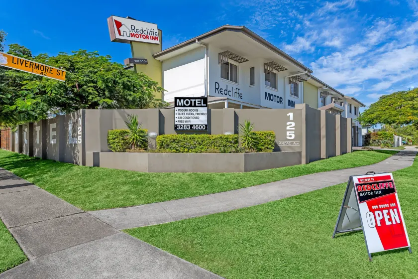 Redcliffe Motor Inn - Image 1