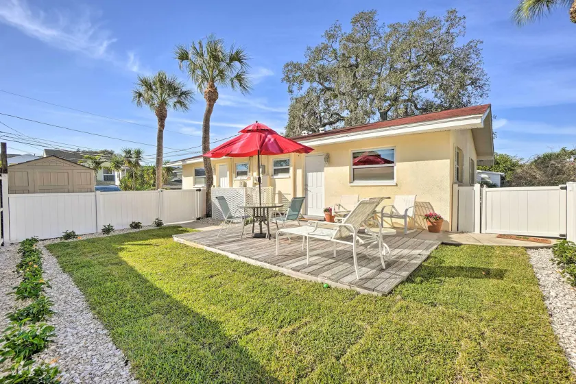 Pet-Friendly Dunedin Townhome w/ Private Yard - Image 1