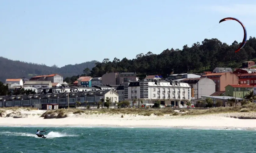 Hotel Playa de Laxe - Image 1