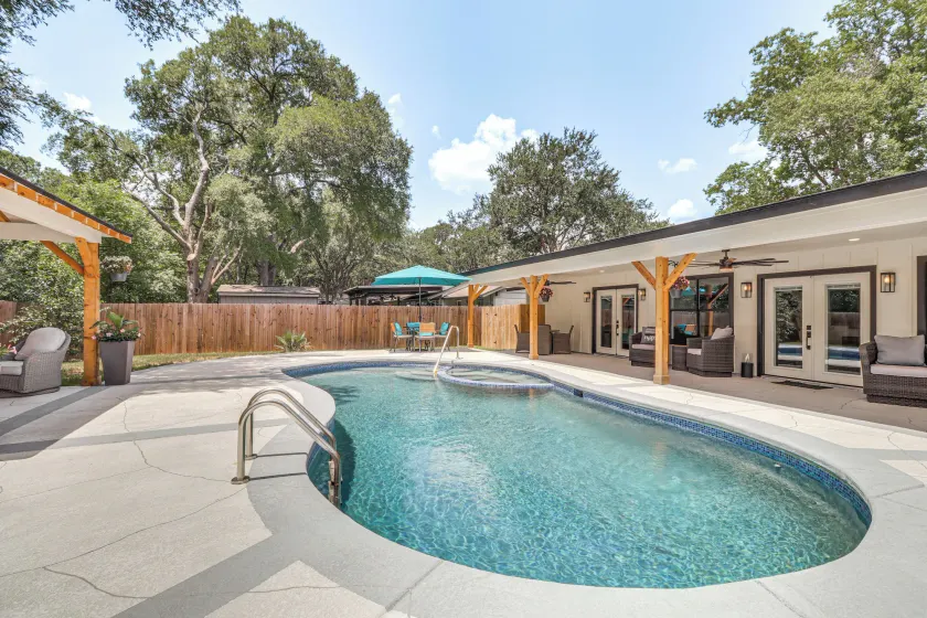 Patio Oasis Beautiful Swimming Pool Cabana! - Image 1