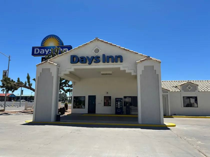 Days Inn by Wyndham Kingman West - Image 1