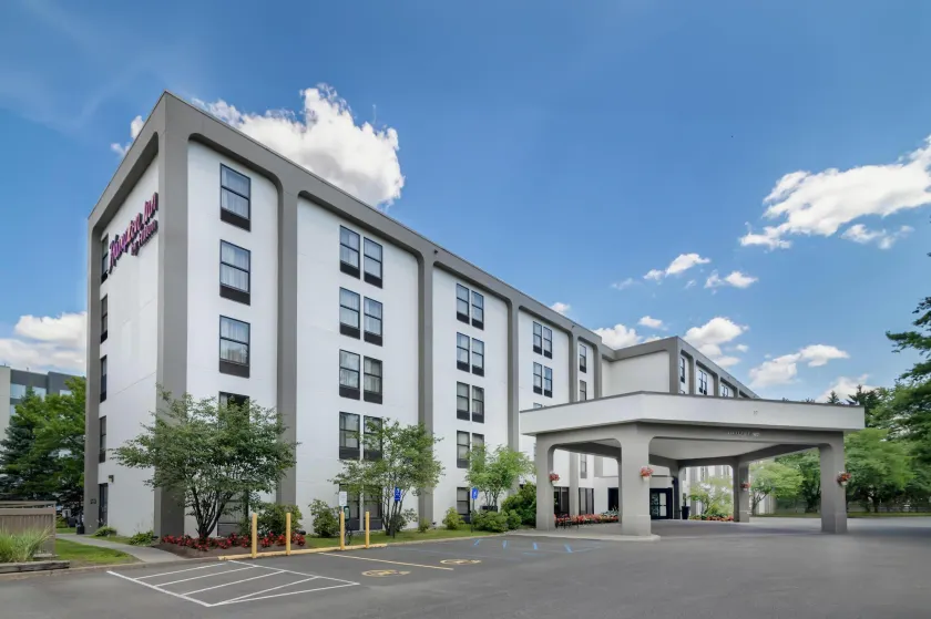 Hampton Inn Albany-Wolf Road (Airport) - Image 1