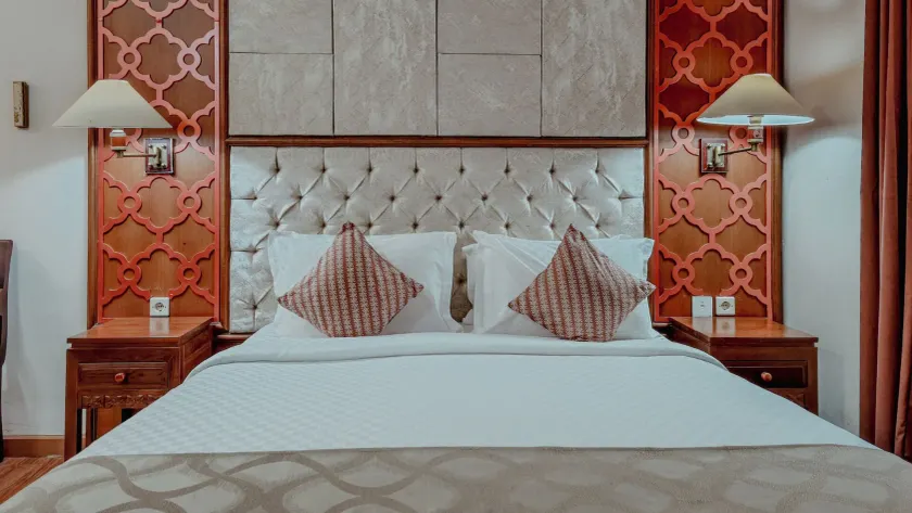 Royal Brongto Hotel - Image 1