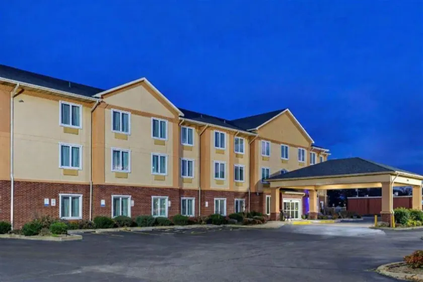 Springplace Inn & Suites - Image 1