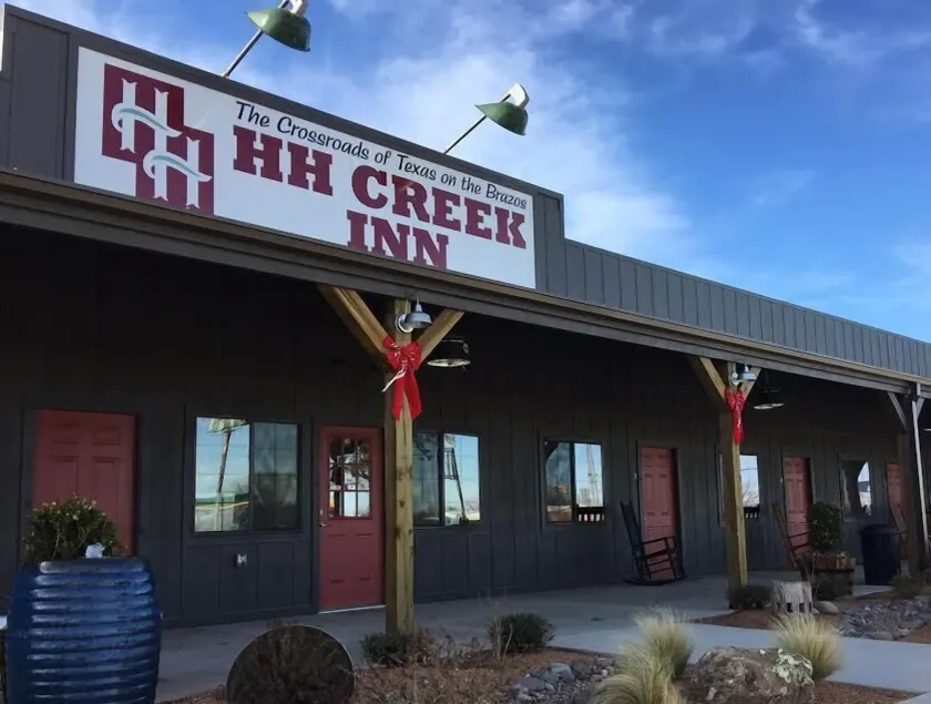 HH Creek Inn - Image 1