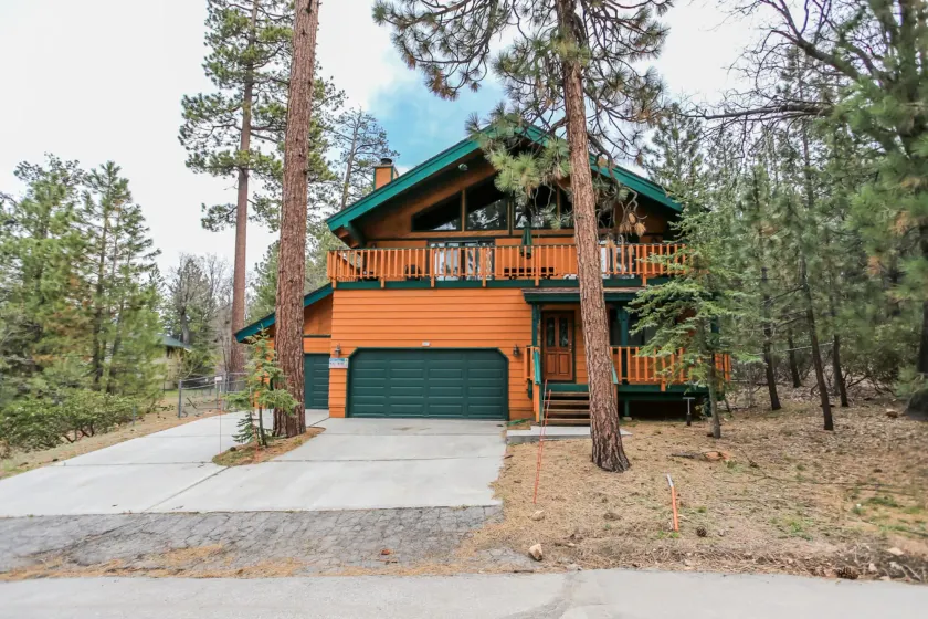 Summit Adventure - Beautiful, spacious and quiet home! Foosball, pool and poker table! Jet tub! - Image 1