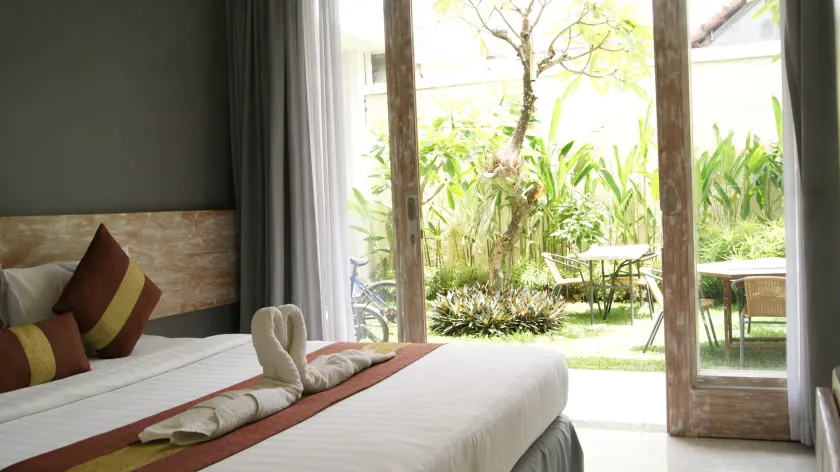Sugiras Living - Image 1