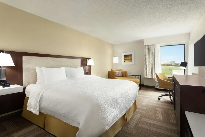 Hampton Inn Houston Hobby Airport - Image 1