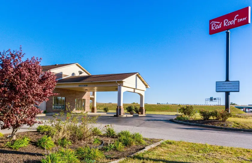 Red Roof Inn Vincennes - Image 1