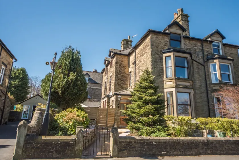 Compton Guest House - Image 1
