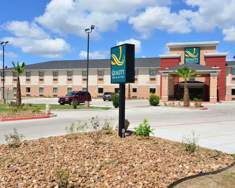 Quality Inn & Suites Kenedy - Karnes City - Image 1