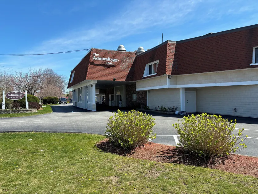 Admiralty Inn & Suites - a Red Collection Hotel - Image 1