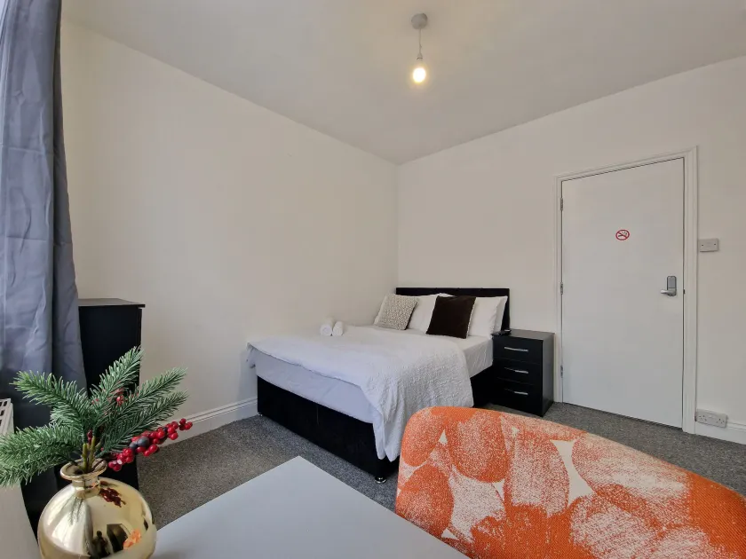 Nice Living Serviced Accommodations Leicester - Image 1