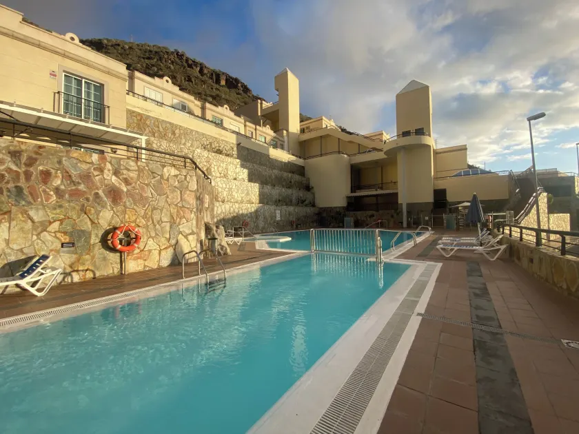 Recently Renovated Family Duplex Overlooking the Pool - Image 1