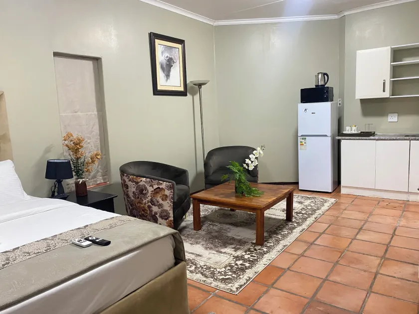 Kloofyard Guesthouse - Image 1