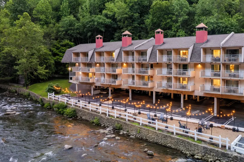 Gatlinburg River Inn - Image 1