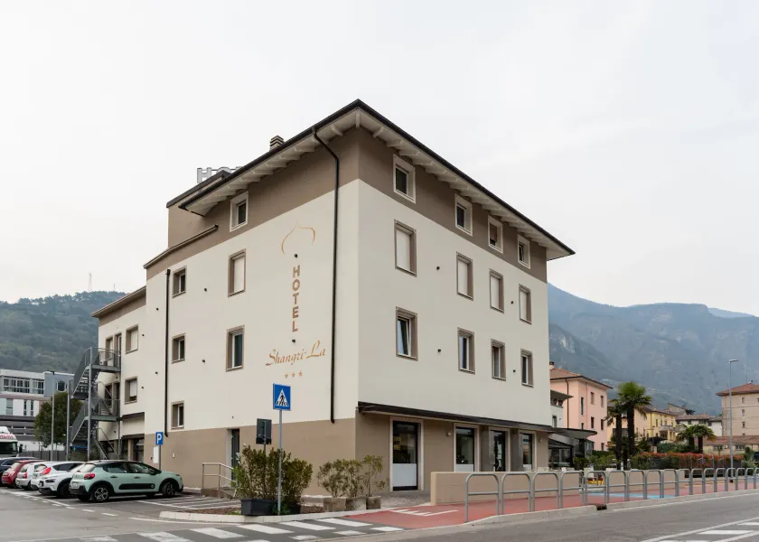 Hotel Shangri-La - Image 1