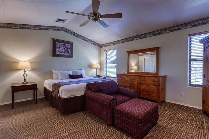 Majestic Mountain Inn - Image 1