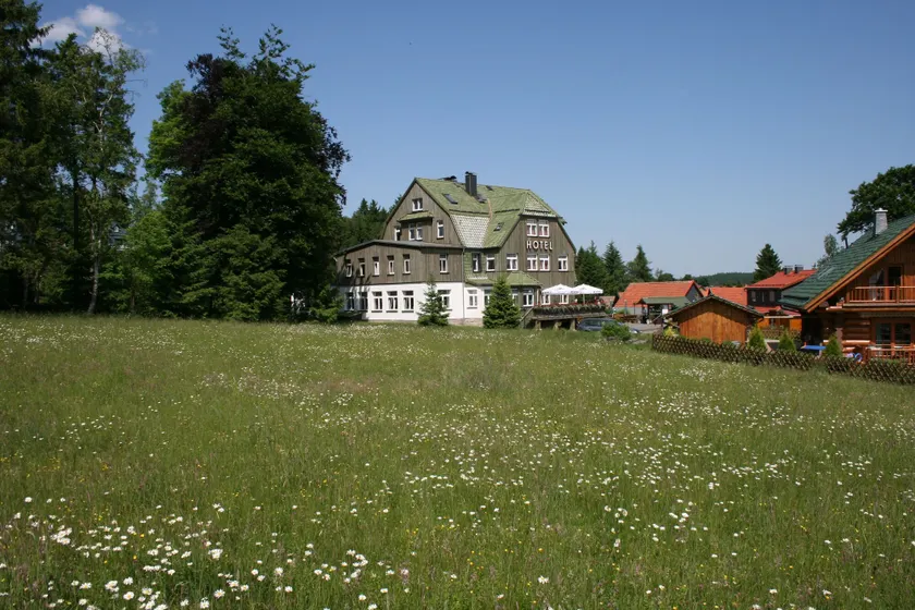 waldhotel AUSZEIT mit Restaurant & Café - Image 1