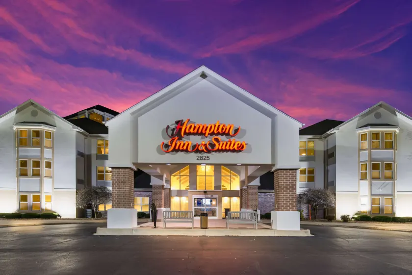 Hampton Inn & Suites Chicago/Hoffman Estates - Image 1