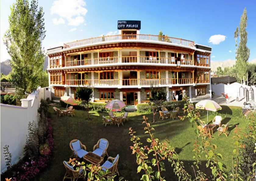 TIH Hotel City Palace - Image 1
