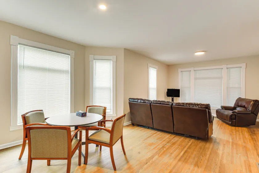 < 1 Mi to Main St: Quiet Apartment in Galesburg! - Image 1