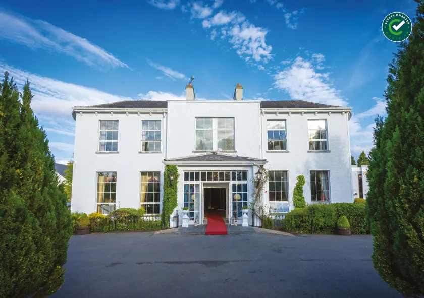 Castle Oaks House Hotel - Image 1