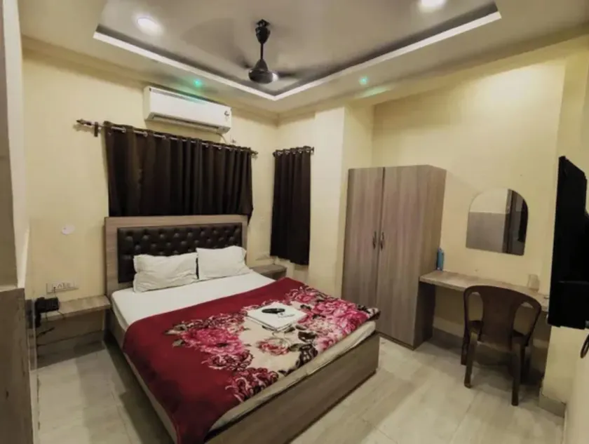 Hotel O Galaxy Guest House - Image 1