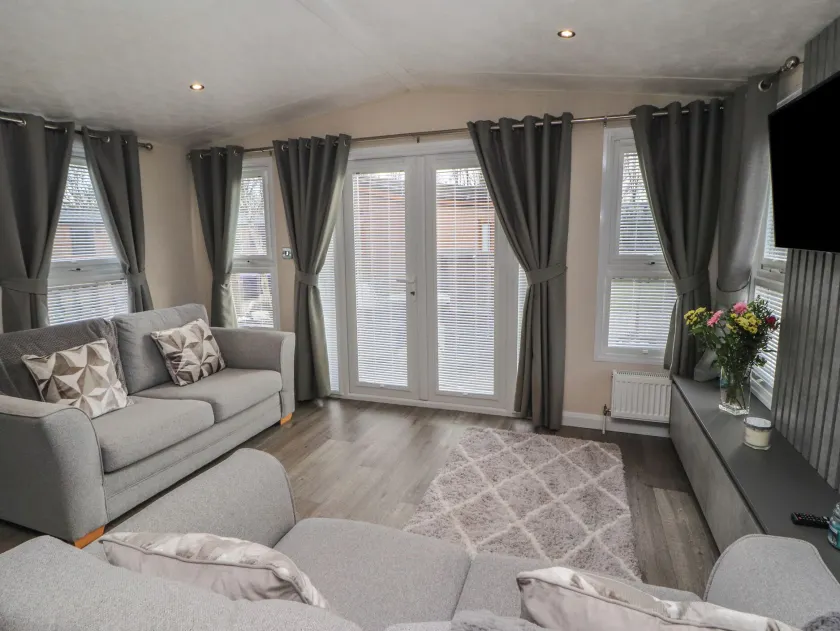24 Sherwood - Image 1