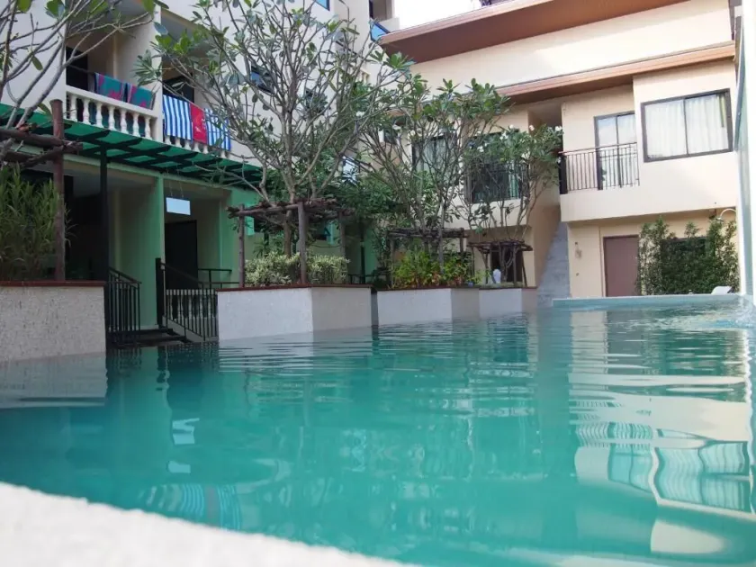 Royal Waves Hotel - Image 1